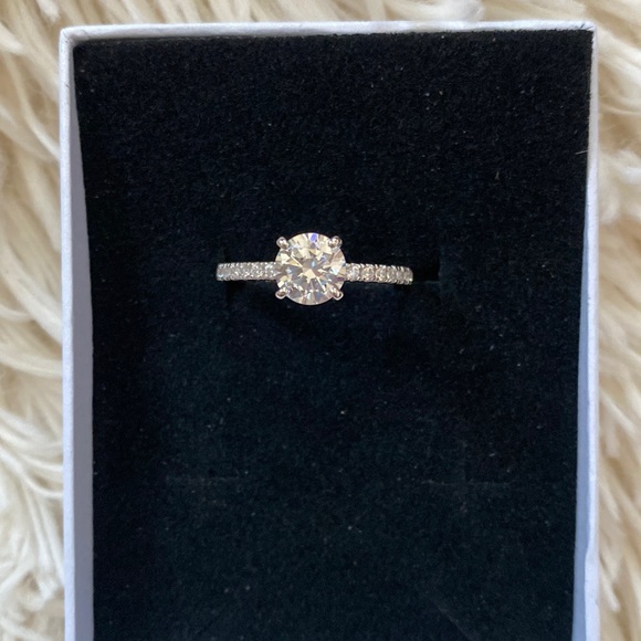 EAMTI 925 Sterling Silver 1.25 CT Round Solitaire Cubic Zirconia Engagement Ring - Picture 1 of 15